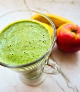 Zielony koktajl (szpinak, banan, jabłko)