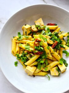 Makaron ze szpinakiem i tofu